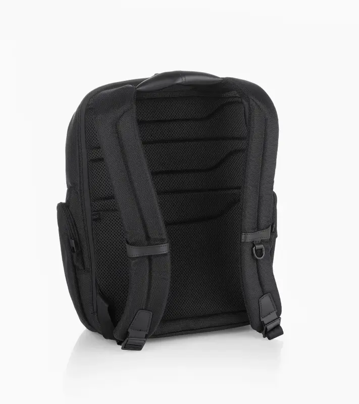 PORSCHE DESIGN Roadster Nylon Backpack S Batoh do města s přihrádkou na 14" notebook černý