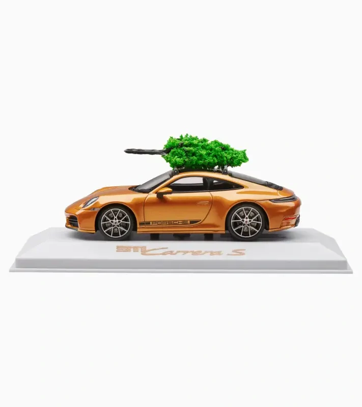 PORSCHE 911 Carrera (992.2) Christmas tree Model 1:43 s vánočním stromečkem v barvě zlaté