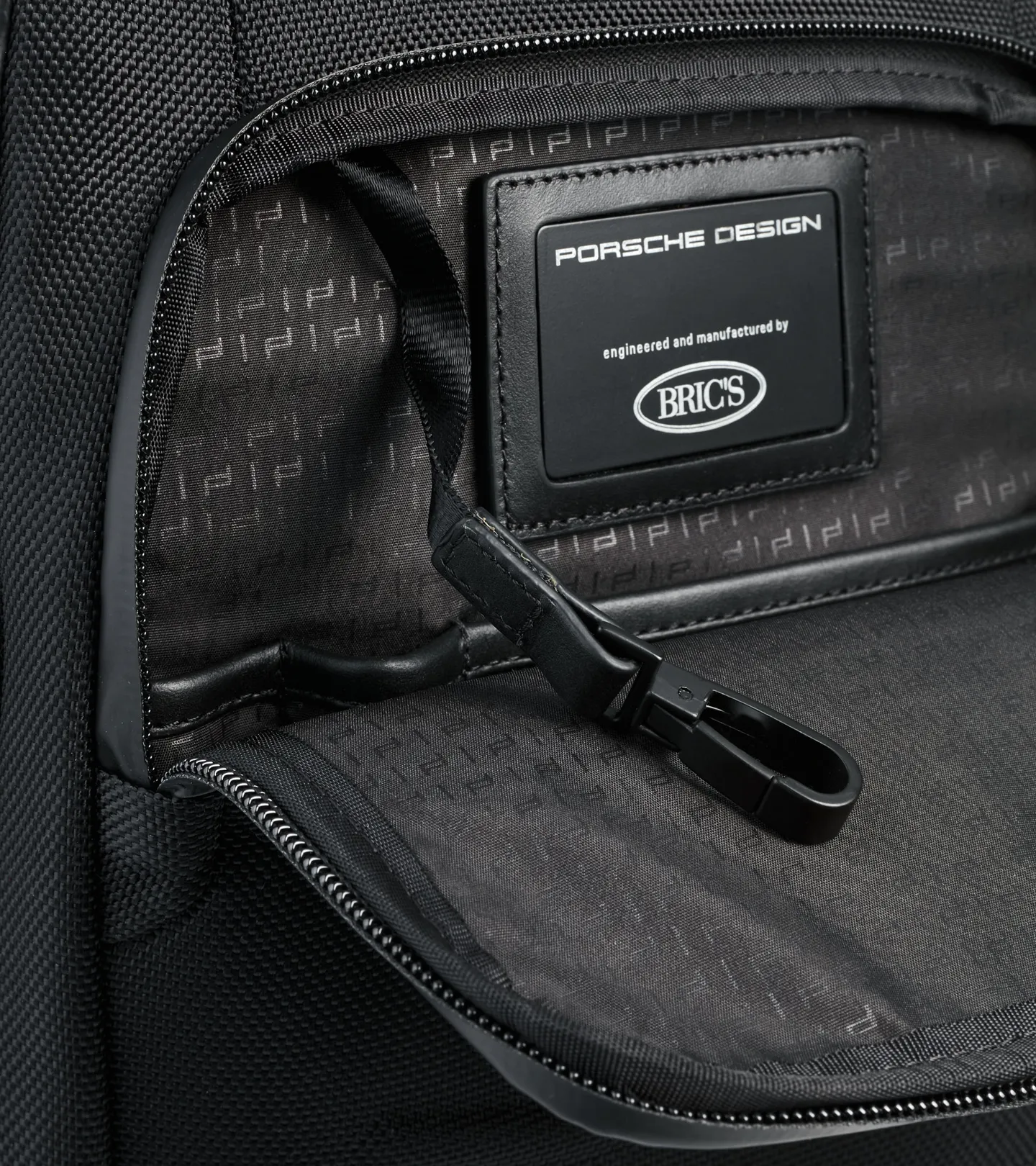 Porsche Design Roadster Pro Shoulder Bag S taška přes rameno černá
