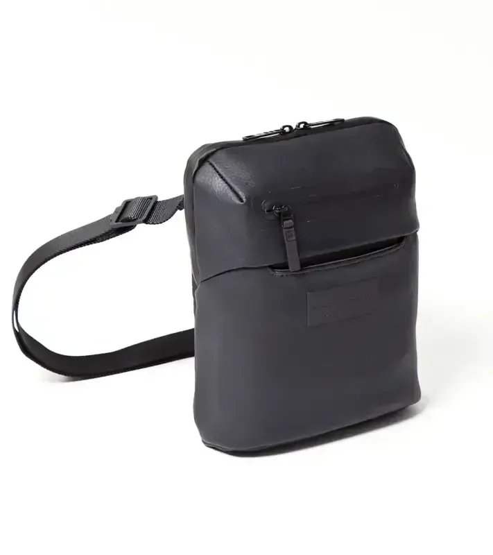 PORSCHE DESIGN Urban Eco RL Shoulder Bag Taška přes rameno černá