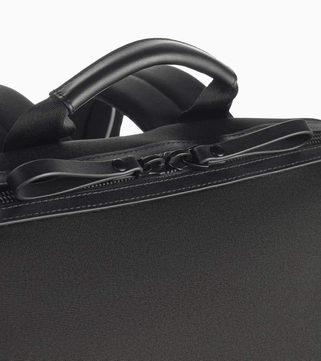 PORSCHE Backpack Heritage batoh s přihrádkou na notebook černý se zlatým logem