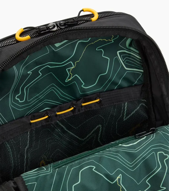 PORSCHE Backpack AHEAD M Batoh volnočasový na cesty černý se zelenými a žlutými prvky s přihrádkou na notebook