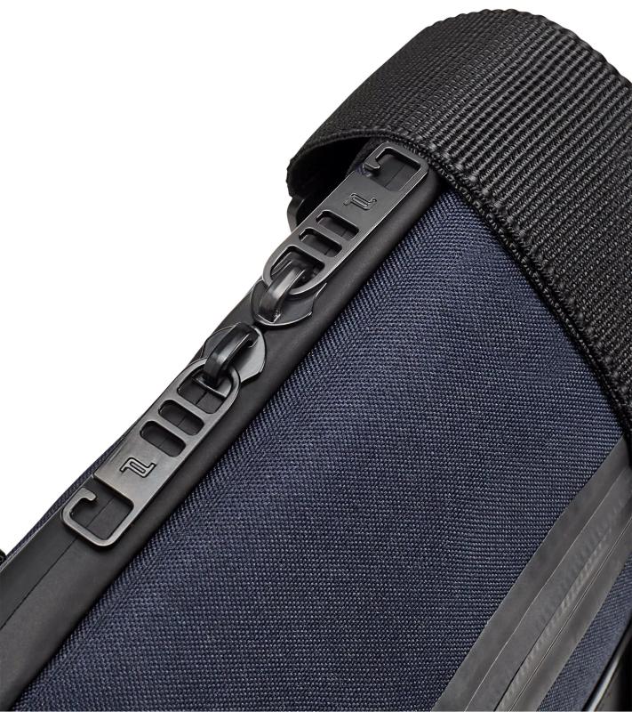 PORSCHE DESIGN Urban Eco Shoulder Bag S Taška přes rameno tmavě modrá