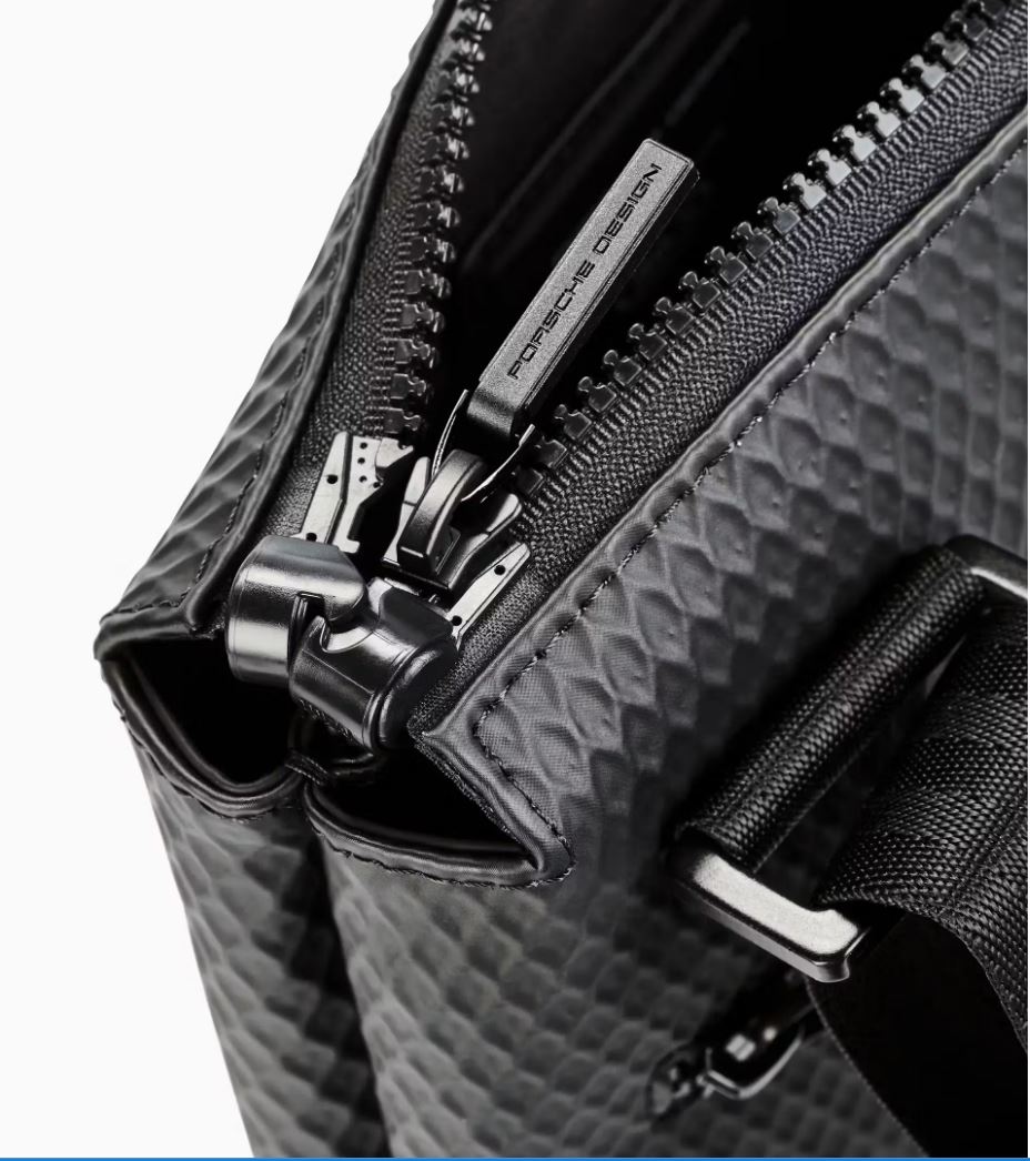 PORSCHE DESIGN Studio Shoulder Bag Taška malá přes rameno černá