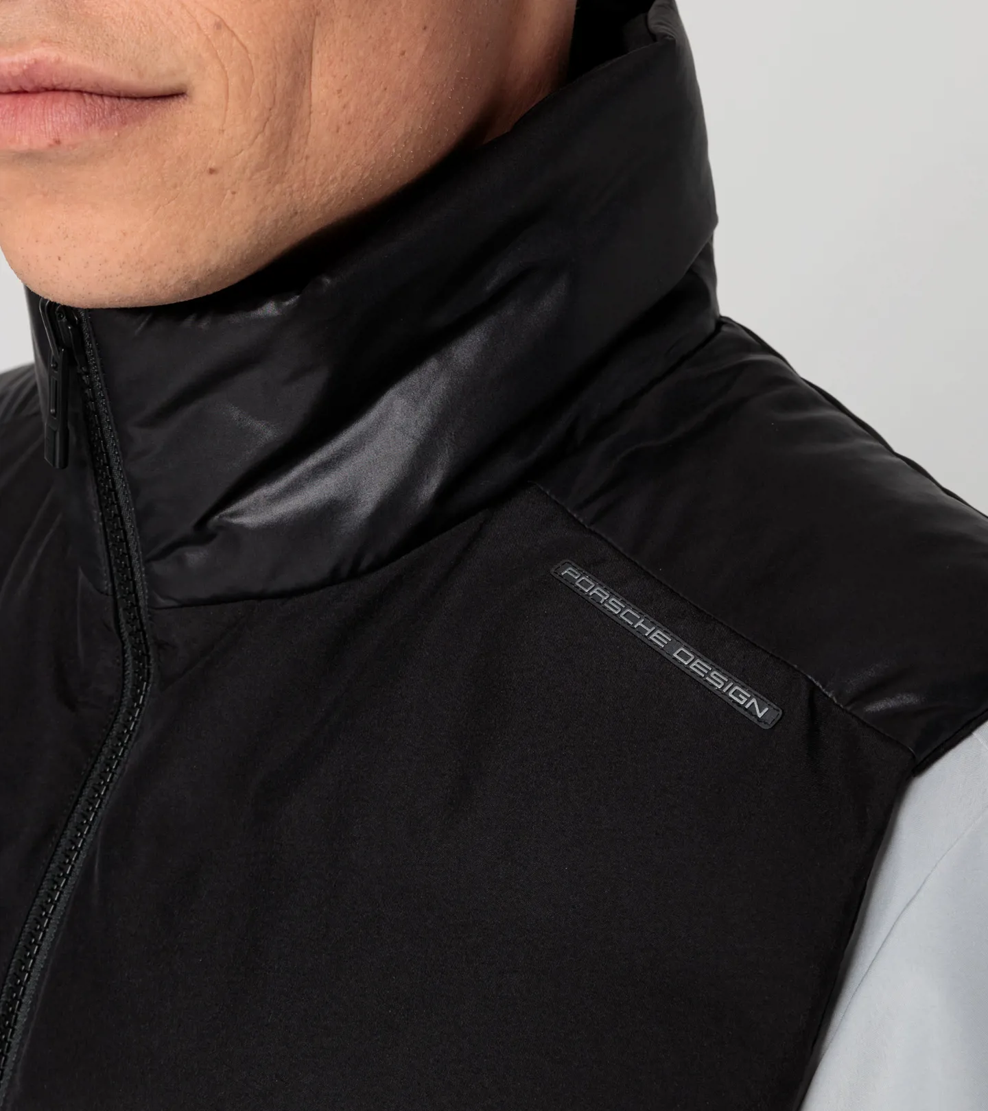 PORSCHE DESIGN Padded vest Vyteplená oboustranná vesta černá