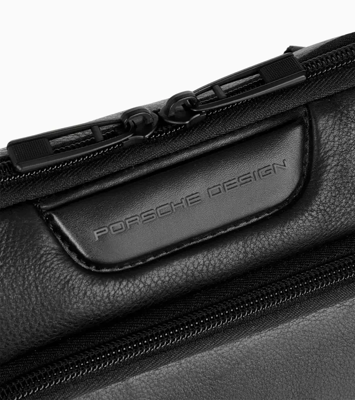 PORSCHE DESIGN Roadster Leather Shoulder Bag S Taška přes rameno kožená s přihrádkou na tablet černá