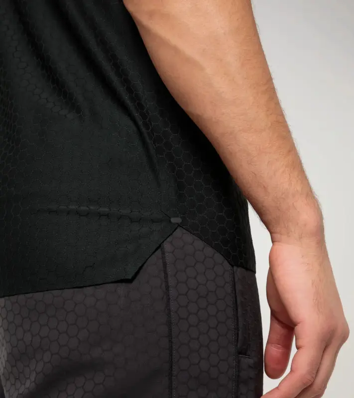 PORSCHE DESIGN Hexagon T-shirt Tričko sportovní s kulatým výstřihem a logem na rukávu s šestiúhelníkovým vzorem černá