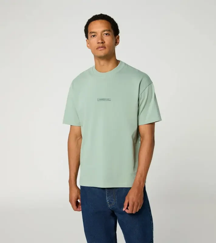 PORSCHE Unisex Urban T-shirt Cayenne Electric Lifestyle Tričko s kulatým výstřihem s nášivkou a grafikou na zádech pastelově zelená