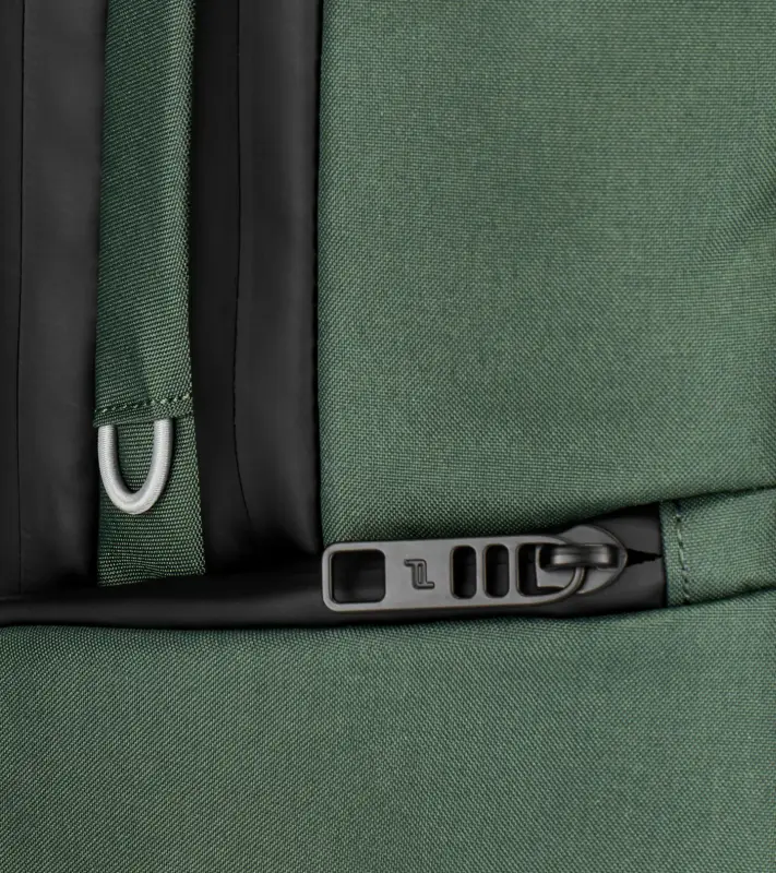PORSCHE DESIGN Urban Eco Backpack M2 Batoh na záda kompaktní pracovní lesní zelená