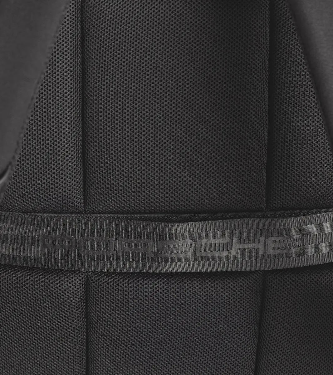 PORSCHE Backpack Heritage batoh s přihrádkou na notebook černý se zlatým logem