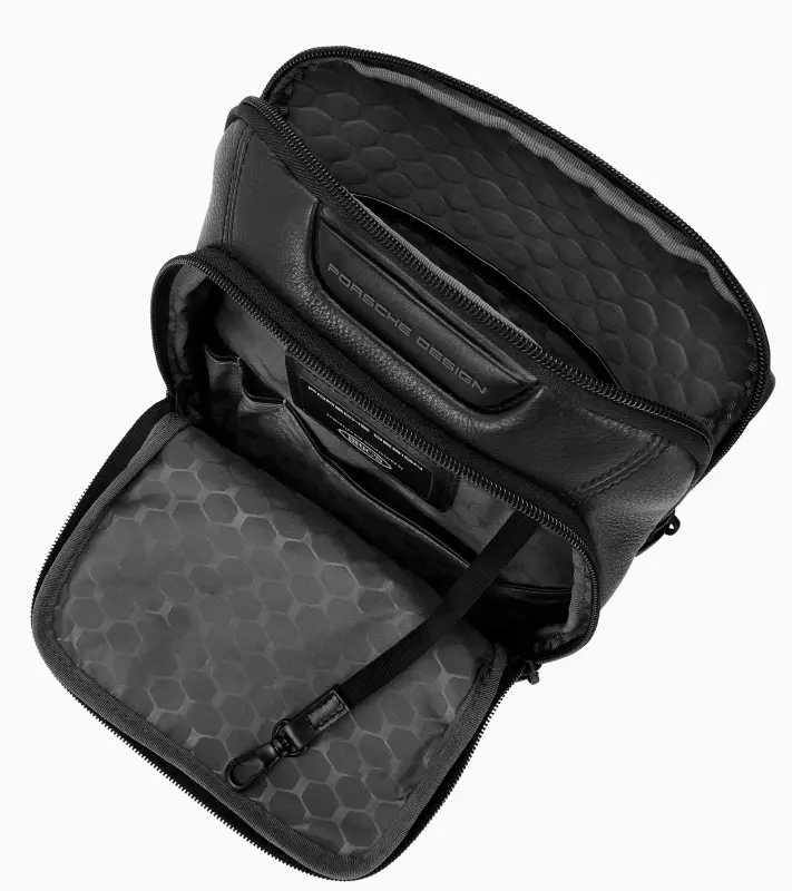 PORSCHE DESIGN Roadster Leather Shoulder Bag S Taška přes rameno kožená s přihrádkou na tablet černá