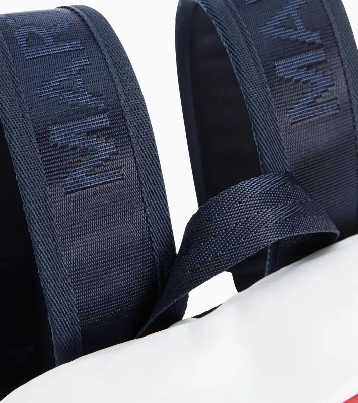 PORSCHE Backpack MARTINI RACING® Batoh do města i na cesty v ikonické bílé s červenomodrými doplňky