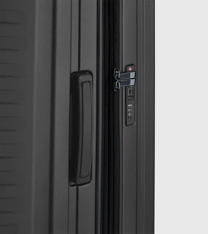 PORSCHE DESIGN Roadster Hardcase Trolley M Kufr cestovní zavazadlo lehké skořepinové TSA černé matné
