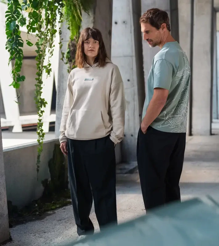 PORSCHE Unisex Urban hoodie Cayenne Electric Lifestyle Mikina klokanka s nášivkou a grafikou na zádech béžová